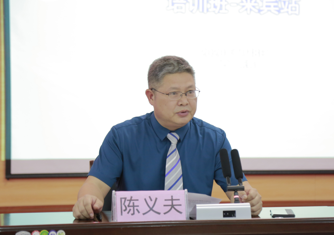 覃远汉教授,市卫健委副主任邱鸿清及我院院长陈义夫出席开幕式并致辞