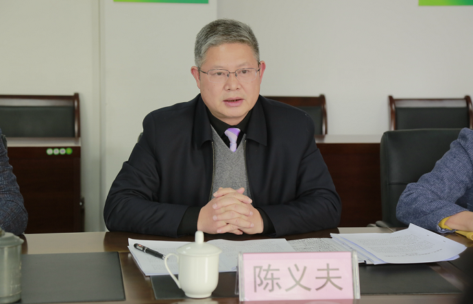 院党委副书记,院长陈义夫首先代表医院党政领导班子作全院工作汇报